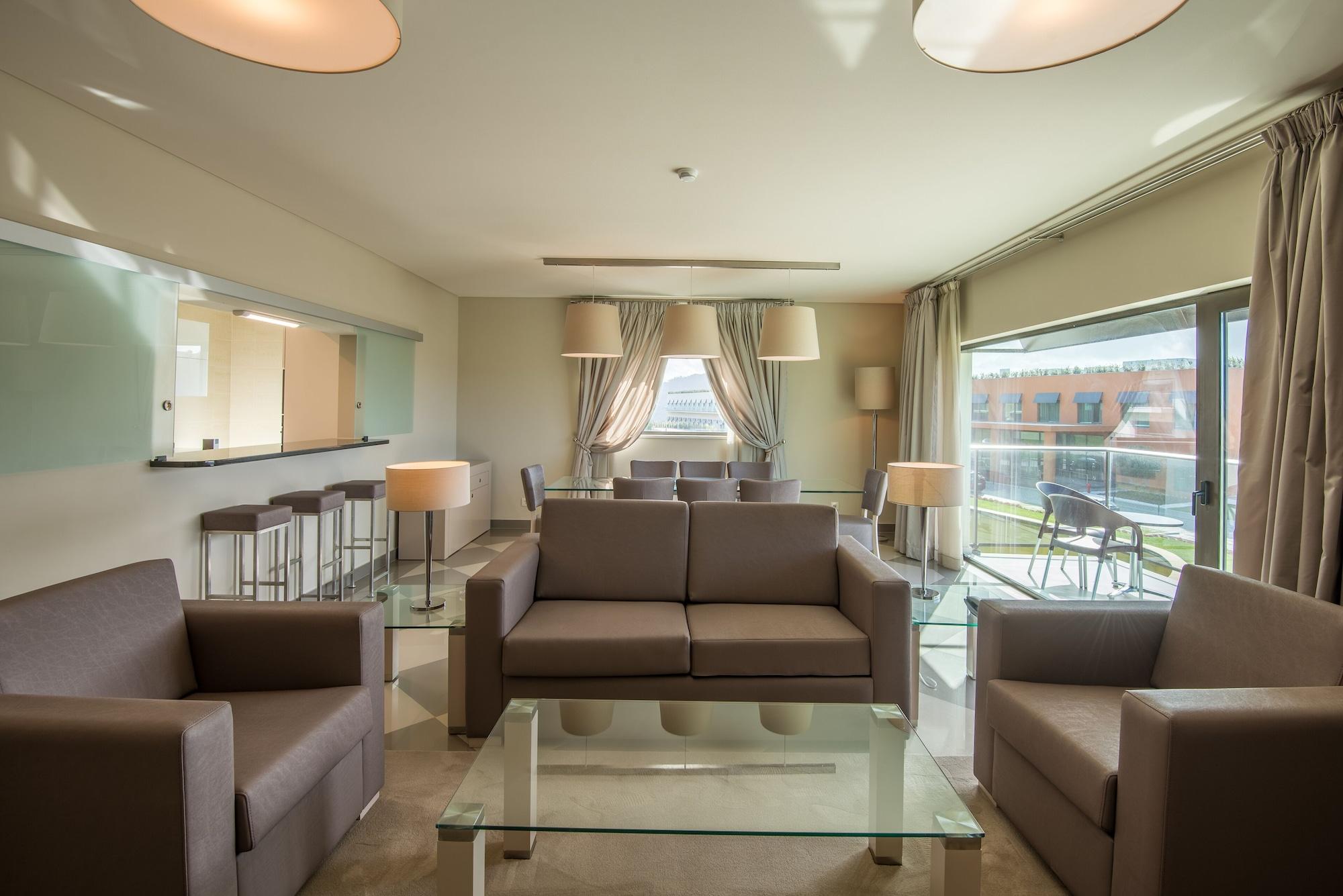 Vila Gale Σίντρα Εξωτερικό φωτογραφία A living room in a suite at the hotel